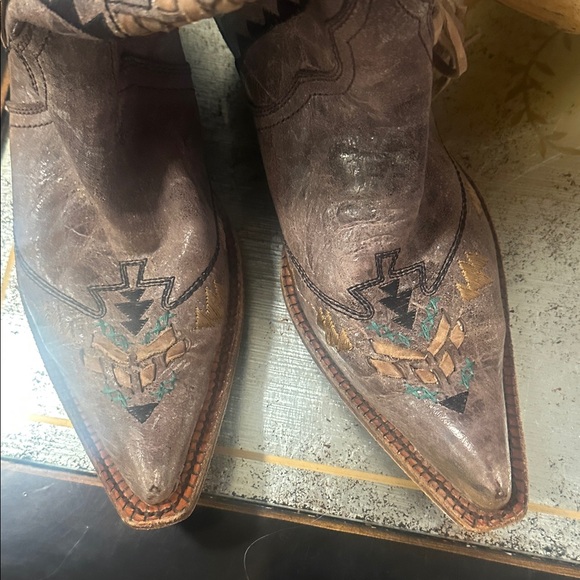 Embroidered Brown Heeled Boots - Picture 3 of 7